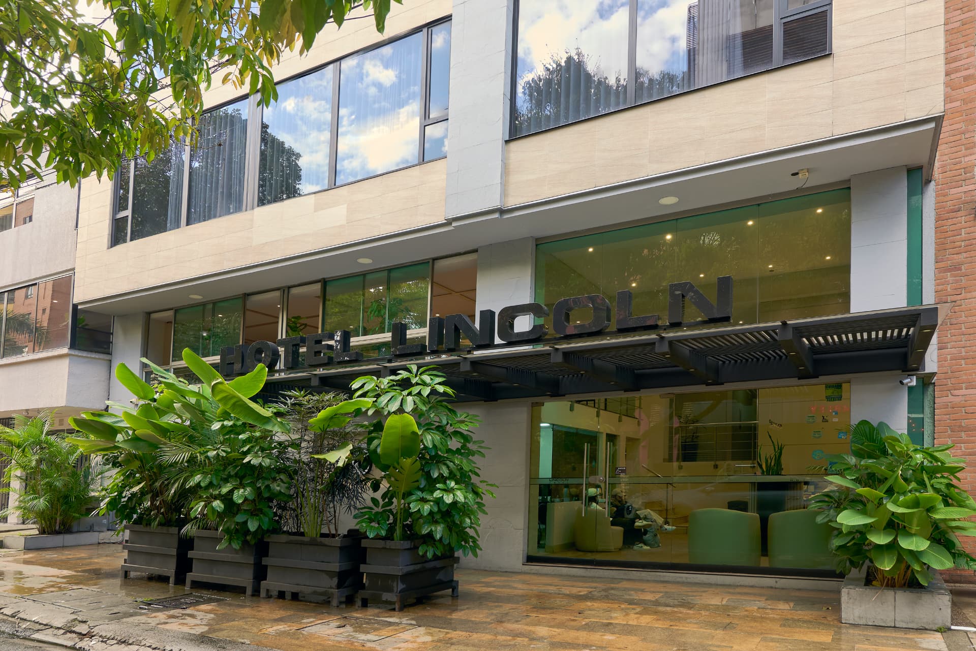 Fachada exterior del Hotel Lincoln